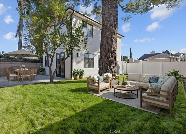 Building Photo - 11145 Hortense St