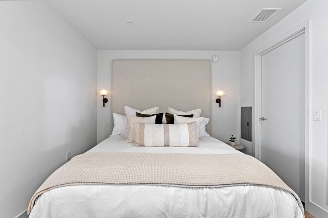 Photo - 1049 Seventh Avenue-SI FL7-ID1228264P Unit SI FL7-ID1228264P