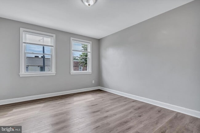 Photo - 2012 Rosedale St NE