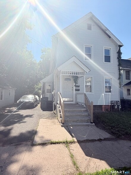 Building Photo - 32 Alstrum St Unit 1