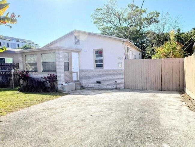 Photo - 1062 NE 38th St