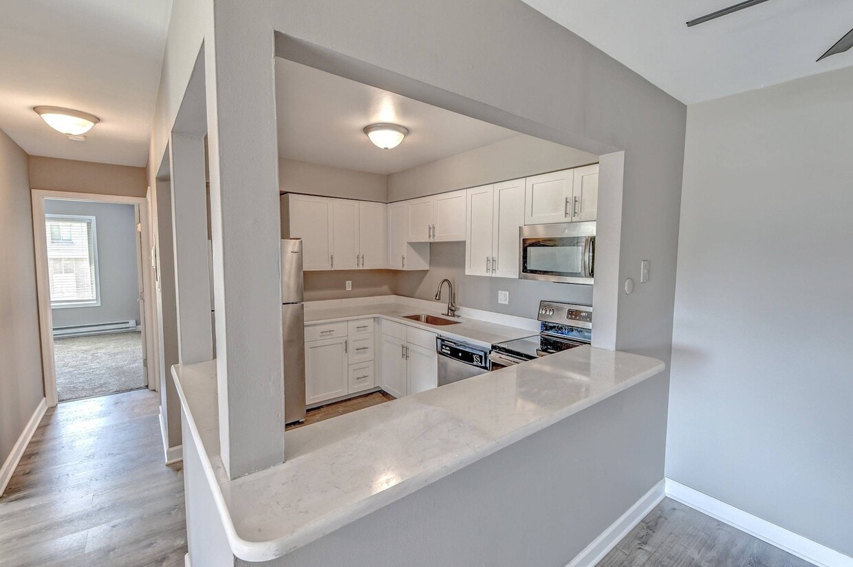 2x2 Renovated Kitchen Above - 2 Bedroom, 2 Bath - Renovated