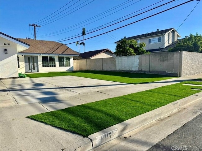 Photo - 10121 Eagle Ave