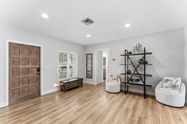 Photo - 20 NW 11th St