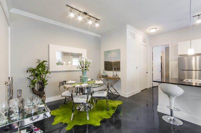 Building Photo - The Towers of Seabrook