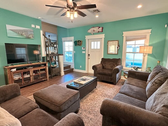 Building Photo - 1113 Pompano Ave Unit SI ID1515052P