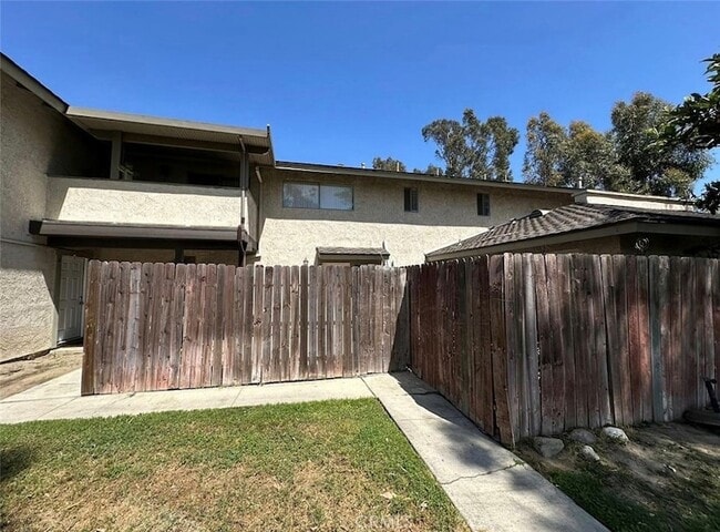 Photo - 1501 E Fairfield Ct Unit 2