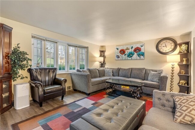 Photo - 485 Milbeth Dr