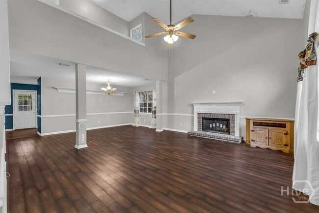 Photo - 138 Penn Station