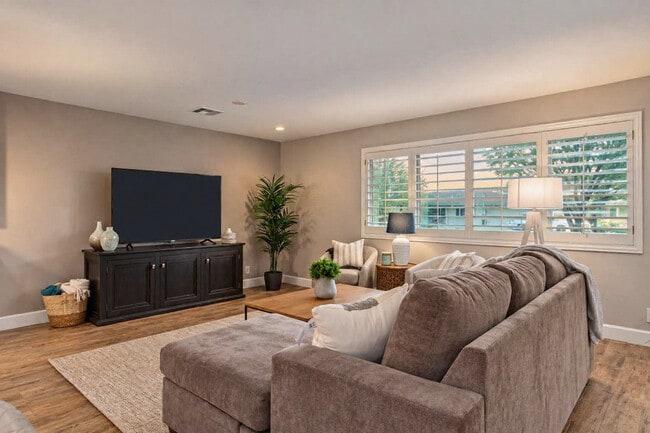 Building Photo - 8102 E Wilshire Dr Unit SI ID1558701P