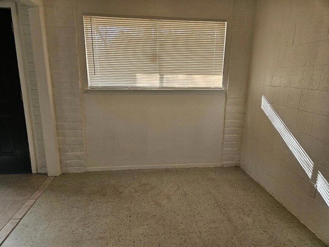 Photo - 410 E 9th St