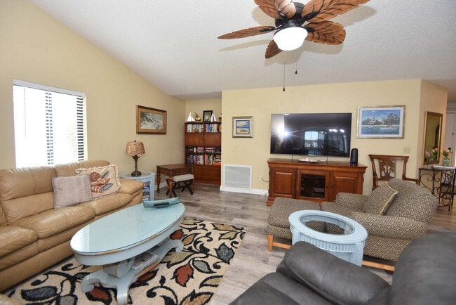 Photo - 3 Cherokee Ct W Unit ID1261596P