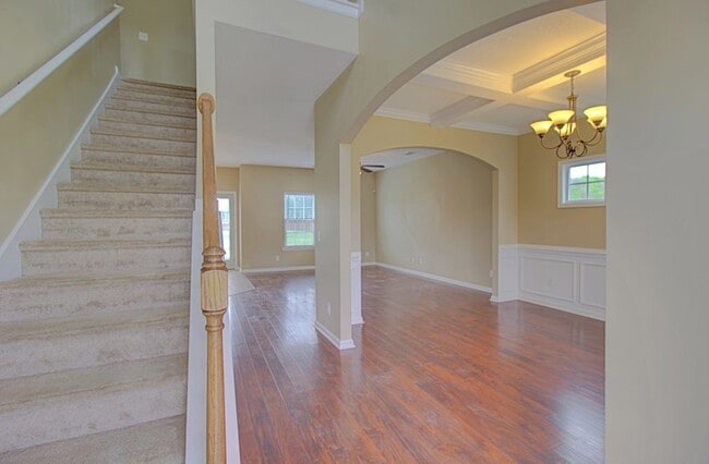 Photo - 935 Mustang Ln NE