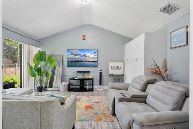 Photo - 5380 Lakewood Cir S