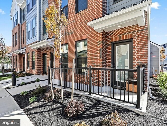 Photo - 1001 Greenwich Dr