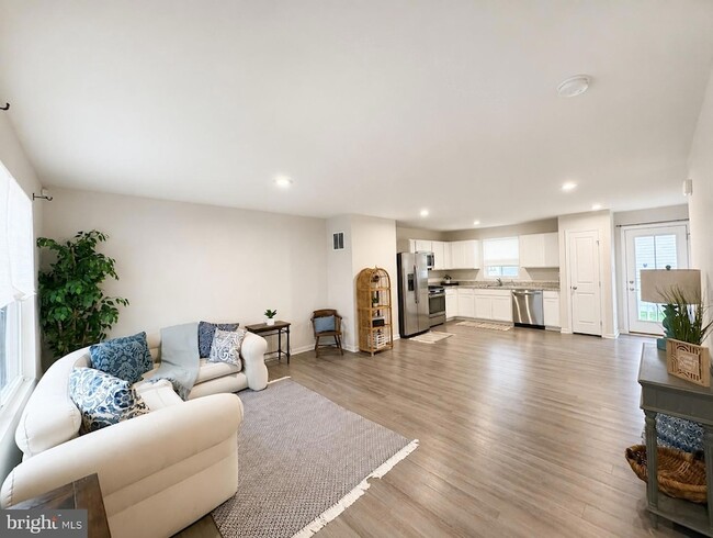 Photo - 27003 Greenleaf Dr
