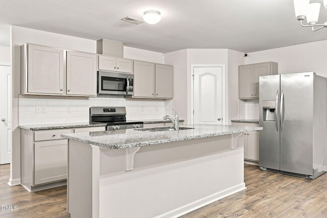 Photo - 195 Bracknell Ln