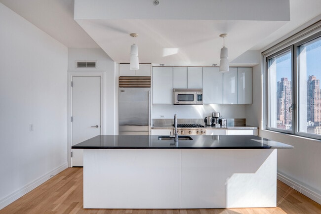 Photo - 550 W 54th St Unit FL28-ID2188