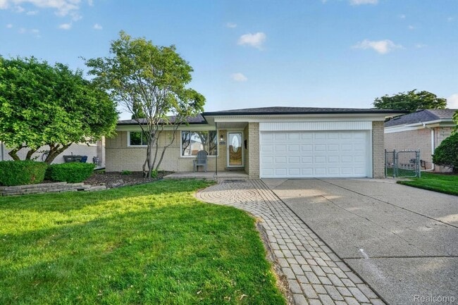 Building Photo - 11223 Hemlock Dr
