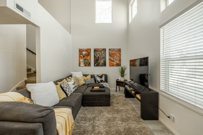 Photo - 924 Lowell Ave S Unit SI ID1249884P