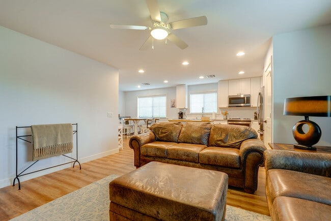 Building Photo - 8637 S Newberry Ln Unit SI ID1546398P