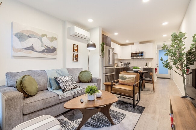 Building Photo - 1433 E Howell St Unit ID1035920P