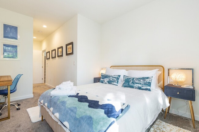 Photo - 9413 Roosevelt Way NE Unit SI ID1035915P