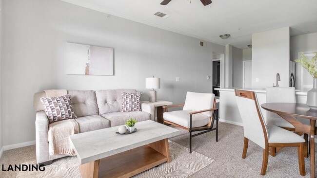 Building Photo - 14807 Woodland Hills Dr Unit 9107
