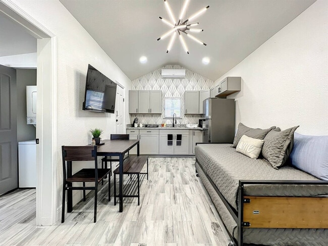 Building Photo - 2008 E Grant Ave Unit ID1094235P