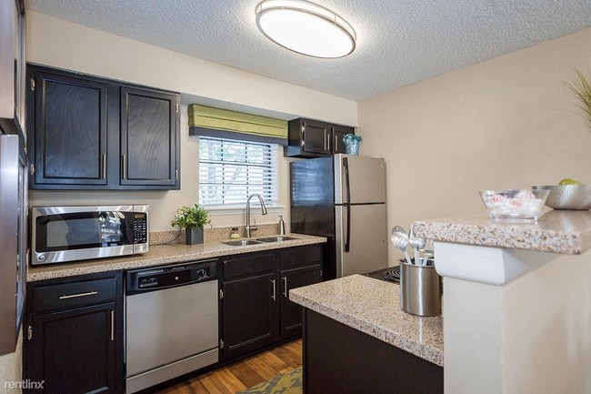 Building Photo - The View at Mandarin