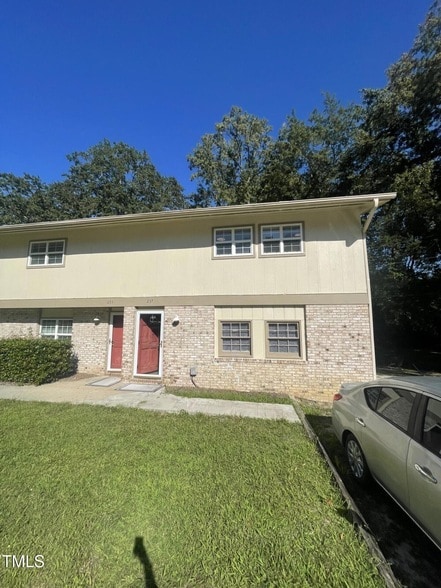 Building Photo - 237 S Pine St