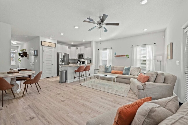 Photo - 12 Sandy Cv Wy Unit SI ID1468396P