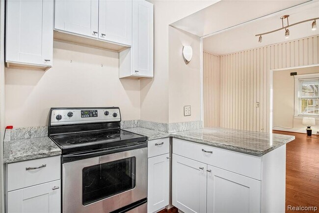 Photo - 144 Woodward Ave