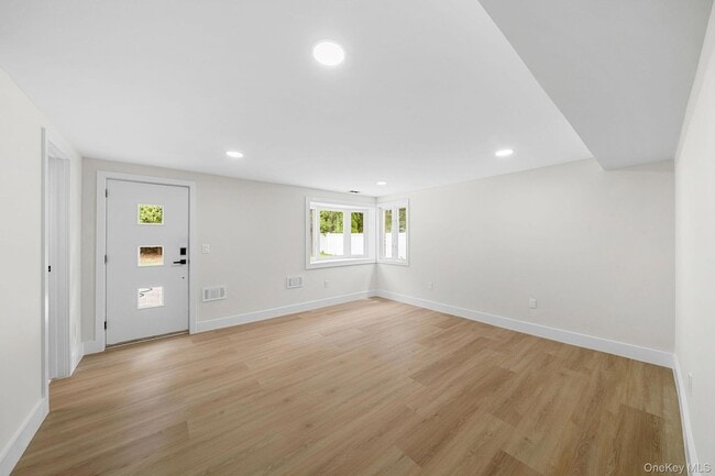 Photo - 12 Warren Ln