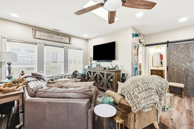 Photo - 601 Hazard St Unit ID1356498P