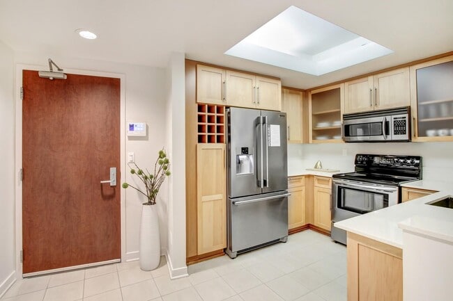 Photo - Wilshire Margot