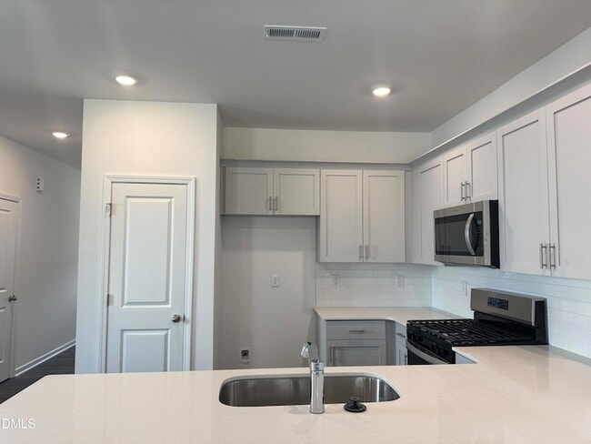 Photo - 419 Belgian Red Wy