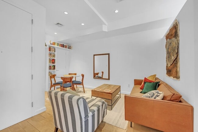 Photo - 140 Scholes St Unit 3A