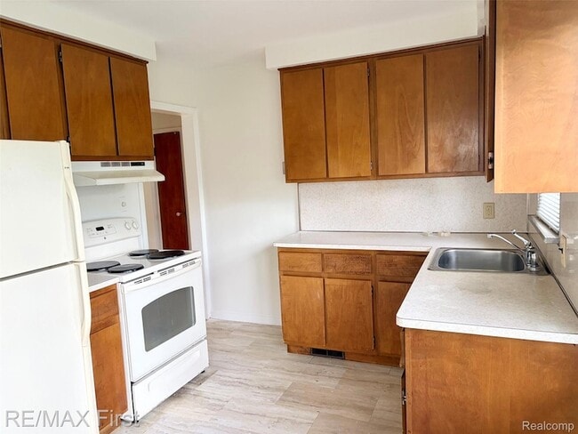 Photo - 317 E Webster Rd