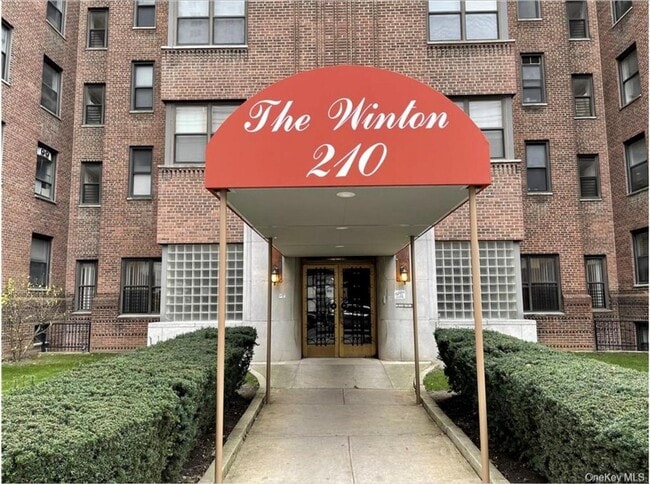 Building Photo - 210 Martine Ave Unit 4N