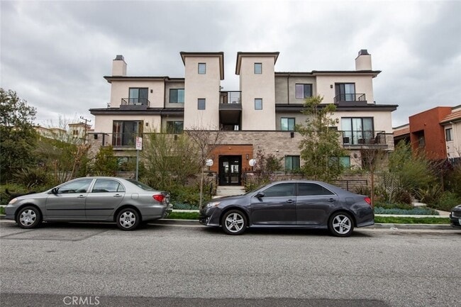 Building Photo - 330 Salem St Unit 204