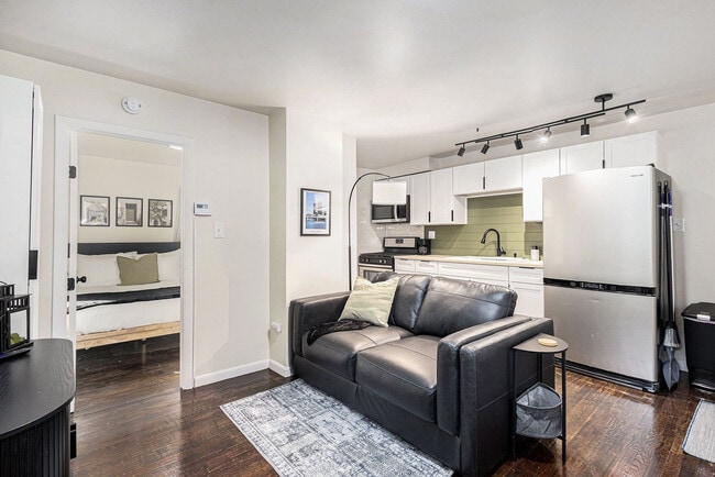 Building Photo - 37 Gold Ave NW Unit ID1346764P