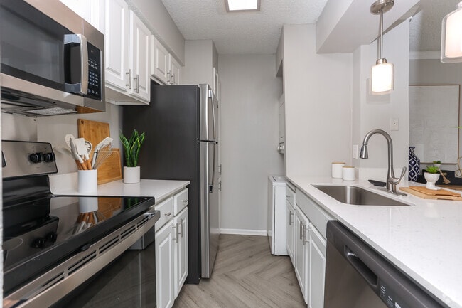 1BR, 1BA - A2 - Kitchen - Savannah at North Dallas (Toscana)