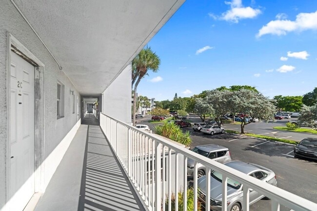 Photo - 113 Royal Pk Dr Unit 2C