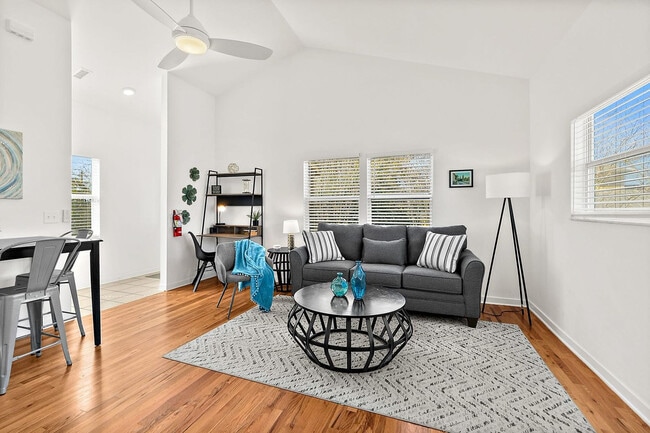 Building Photo - 27 Old Mission Ave Unit ID1281933P