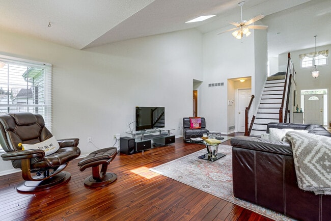 Building Photo - 5816 Lakeview Dr Unit SI ID1621209P