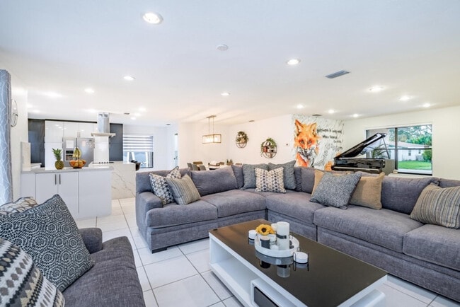 Photo - 830 SW 14th Ct Unit ID1287060P