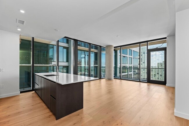 Building Photo - 610 Davis St Unit 2908