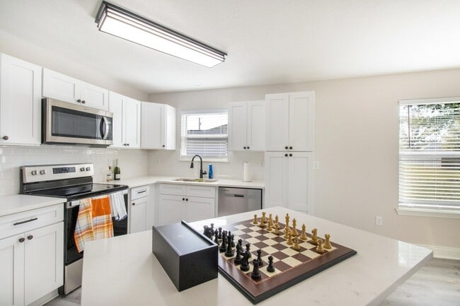 Photo - 5374 Highview Dr