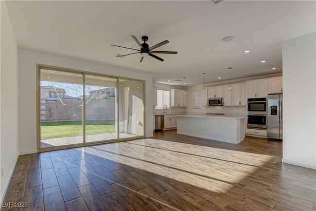 Photo - 727 Foreign Reef Wy